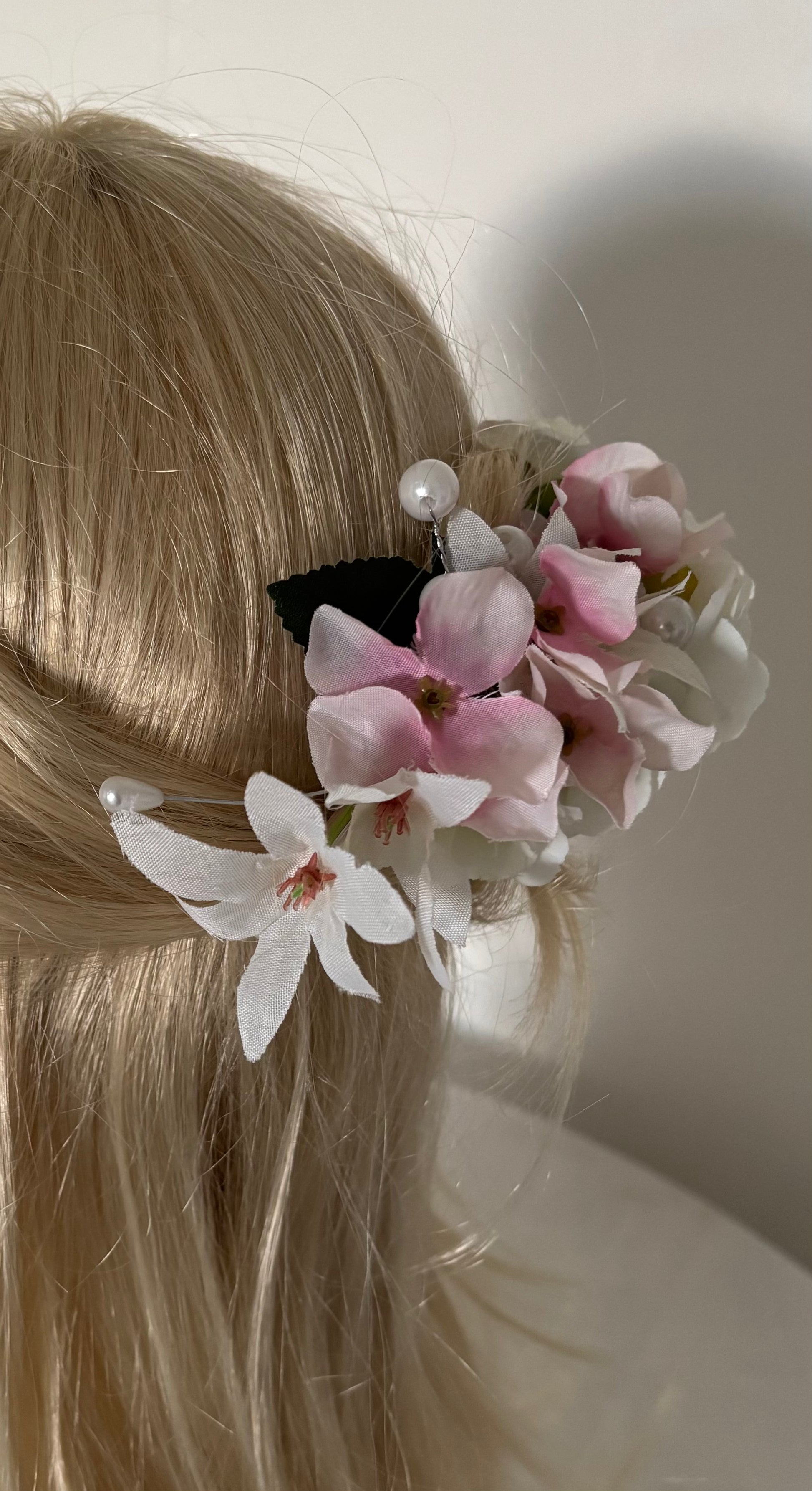 Silk blossoms and pearl effect hair accessory