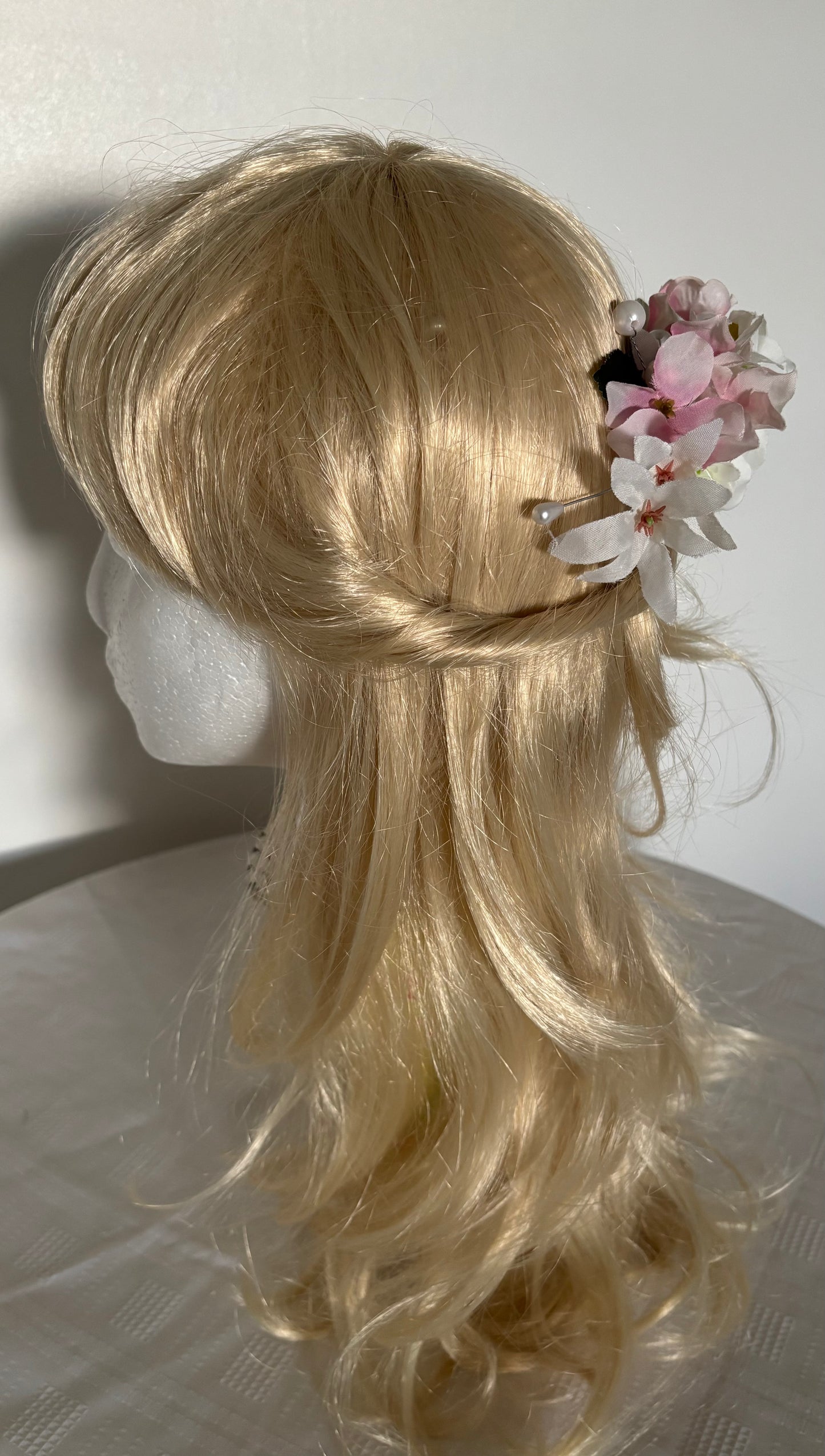 Hair comb of silk flowers