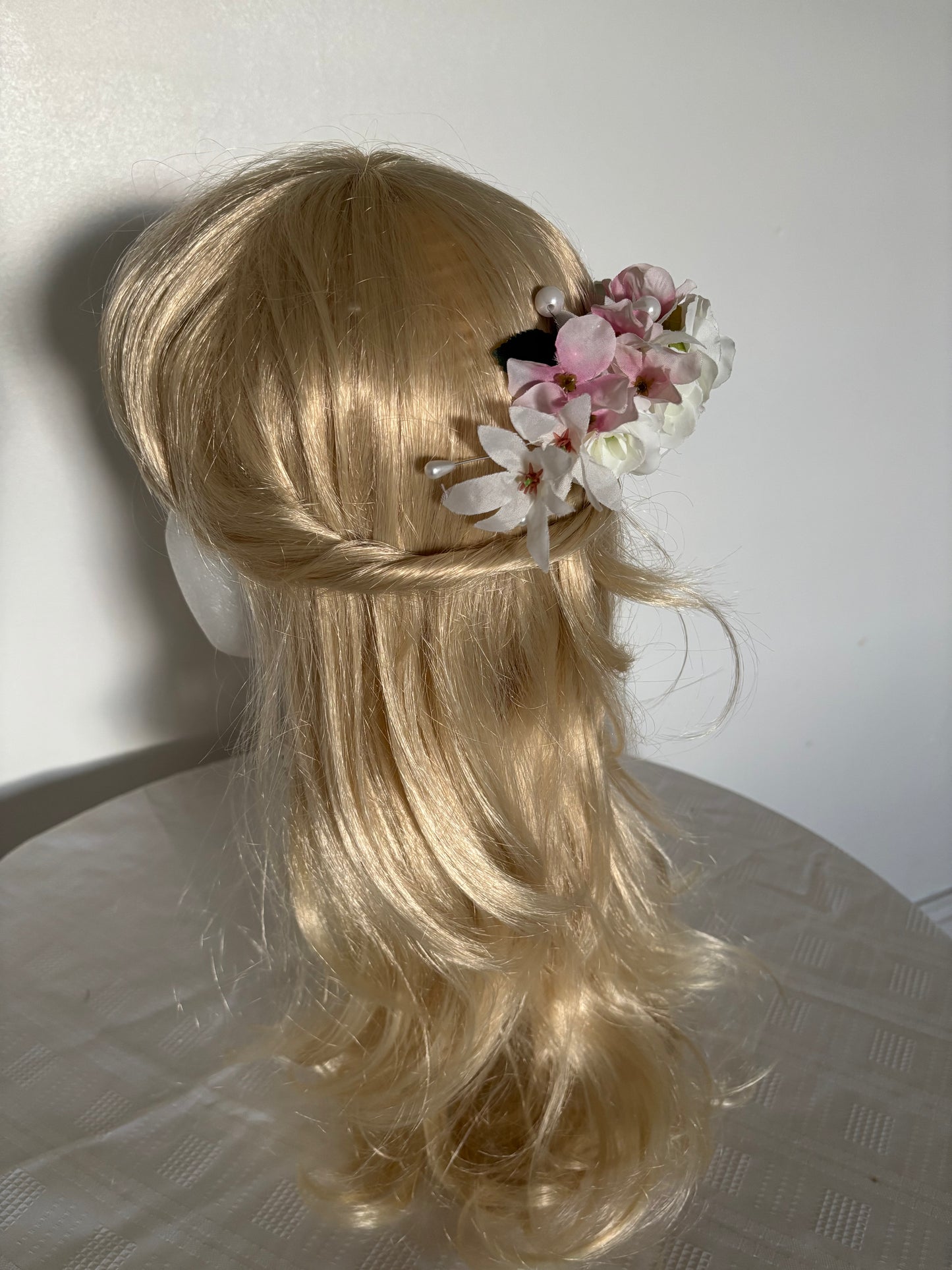 Silk flower and pearl effect hair decoration